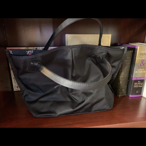 Women’s auguin voltage purses - Picture 3 of 4